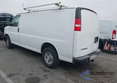 2017 Chevrolet Express 2500 Work Van z USA, uszkodzony, nr VIN 1GCWGAFF3H1112868